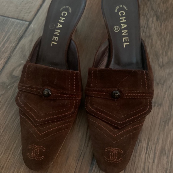 Chanel interlocking CC logo Suede Mules. Size :8:5 - Picture 3 of 5